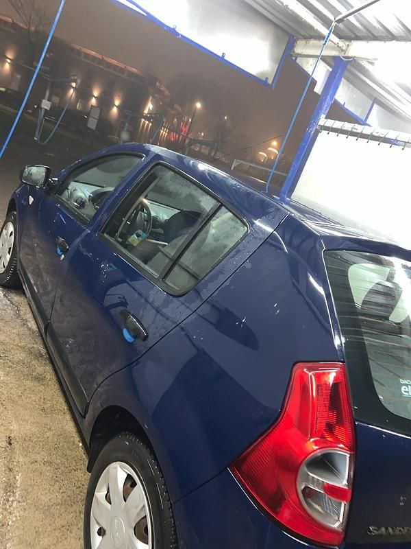 Gebraucht Dacia Sandero 75 PS (55 kW) 2011 Blau Kleinwagen
