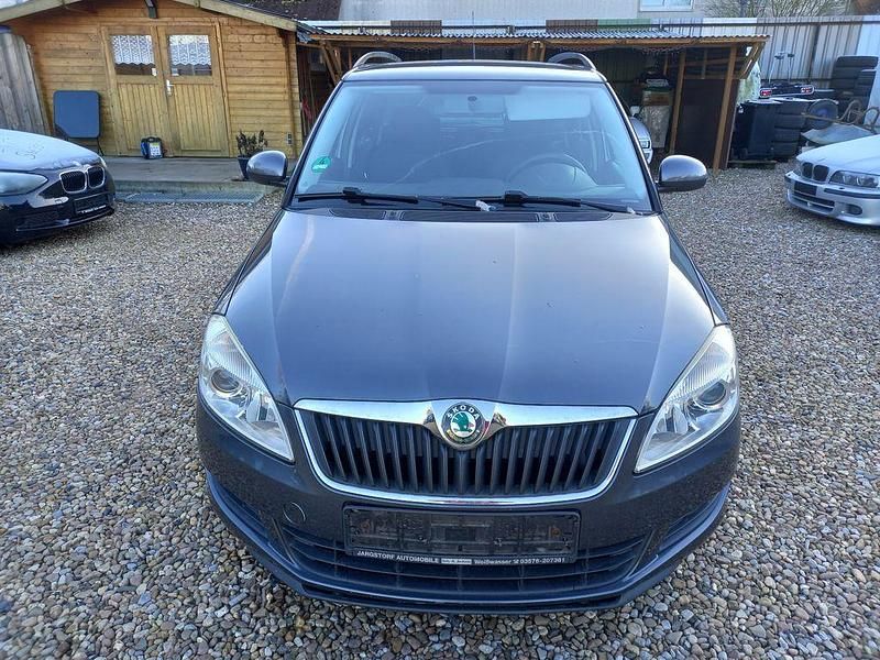 Grau Gebraucht 2010 Skoda Fabia Style Kombi | 1.890 € (Fairer Preis) - Bild 1/4