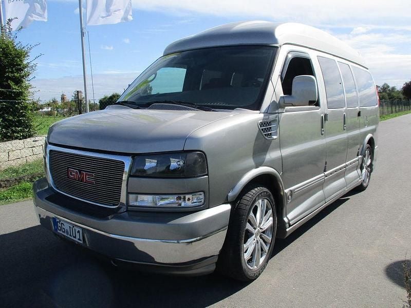 Grau Gebraucht 2008 GMC Savana Van / Kleinbus | 23.990 € - Bild 1/4