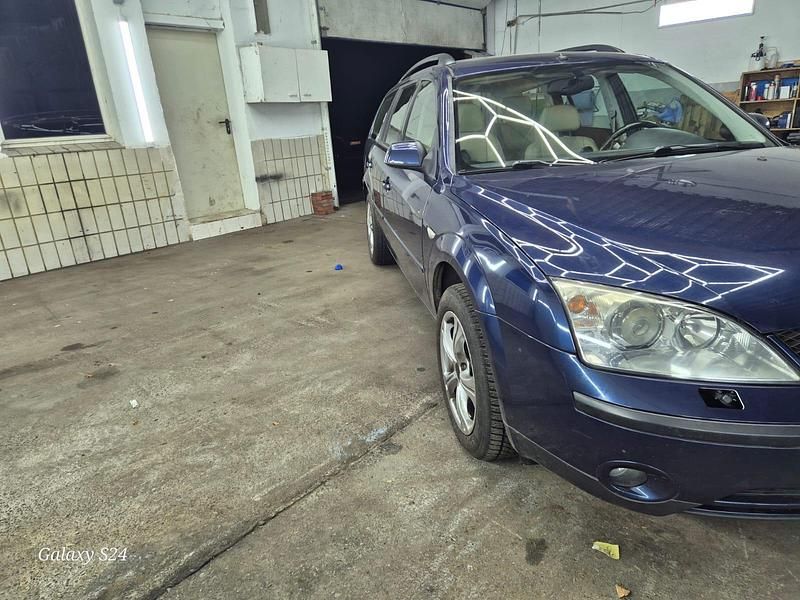Gebraucht Ford Mondeo 145 PS (106 kW) 2002 Blau Kombi