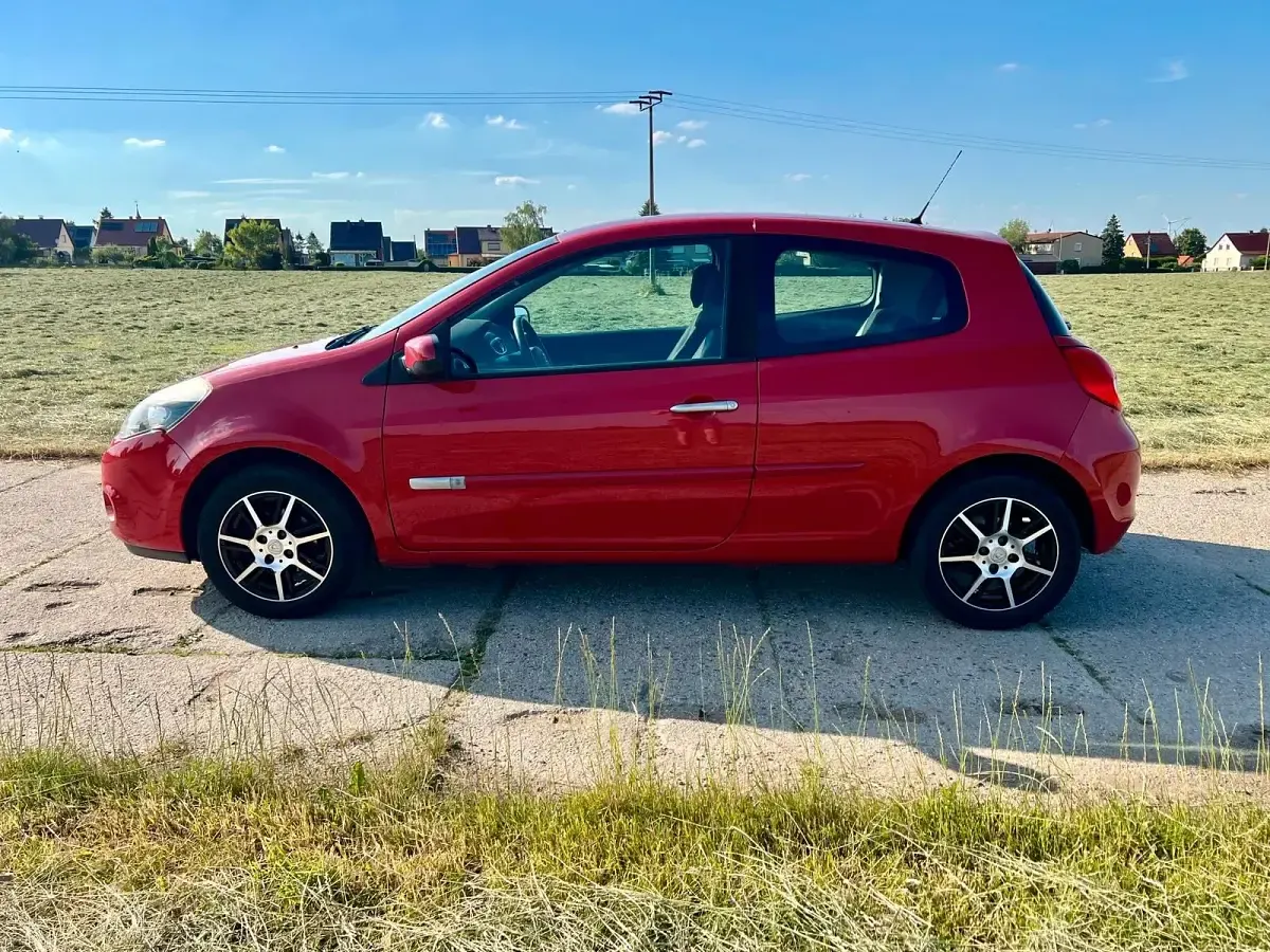 Gebraucht Renault Clio 75 PS (55 kW) 2010 Rot Kleinwagen