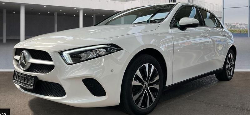 Weiß Gebraucht 2022 Mercedes A250 Business Limousine | 20.450 € (Superpreis) - Bild 1/4