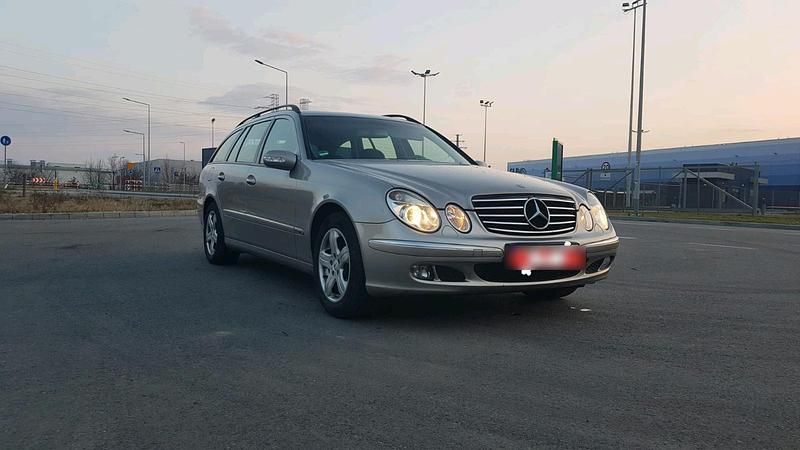 Gebraucht Mercedes E220 150 PS (110 kW) 2004 Gold Kombi
