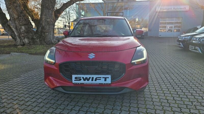 Gebraucht Suzuki Swift Club 83 PS (61 kW) 2025 Rot Kleinwagen
