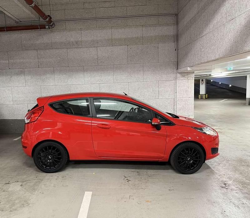 Gebraucht Ford Fiesta Trend 80 PS (58 kW) 2015 Rot Kleinwagen