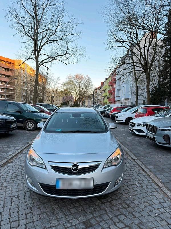 Second-hand Opel Astra 140 CP (102 kW) 2012 Gri Break