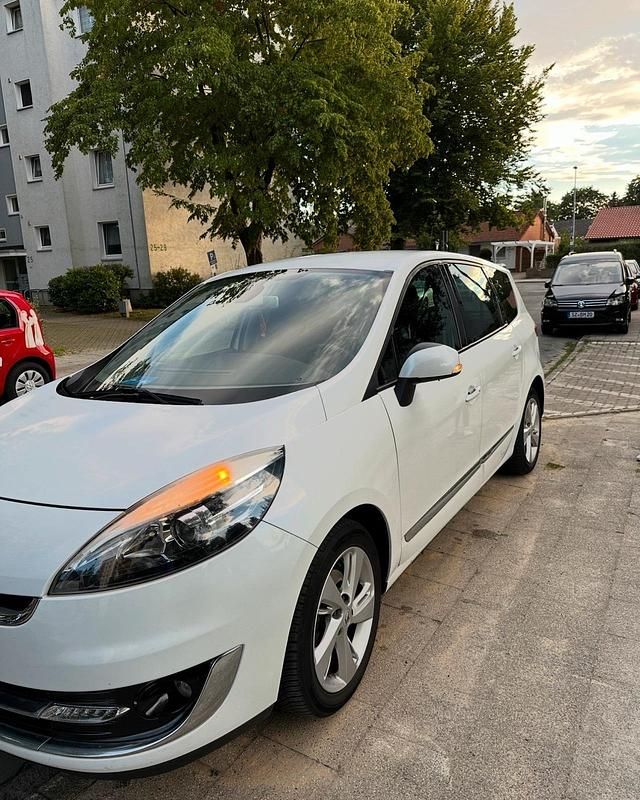 Weiß Gebraucht 2013 Renault Scénic III Van / Kleinbus | 4.000 € (Superpreis) - Bild 1/4