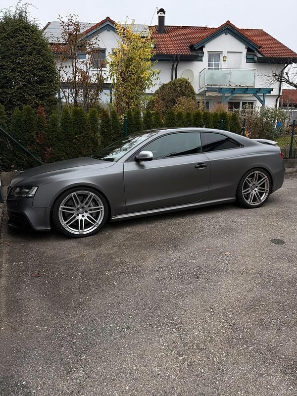 Grau Gebraucht 2010 Audi RS5 Coupé | 20.000 € - Bild 1/4