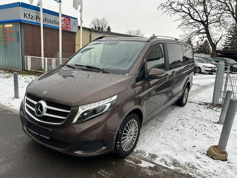 Gebraucht Mercedes V220 Edition 163 PS (119 kW) 2018 Braun Van / Kleinbus