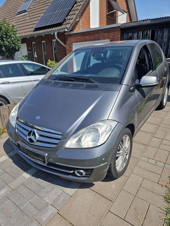 Silber Gebraucht 2009 Mercedes A150 Elegance Limousine | 2.980 € (Superpreis) - Bild 1/4