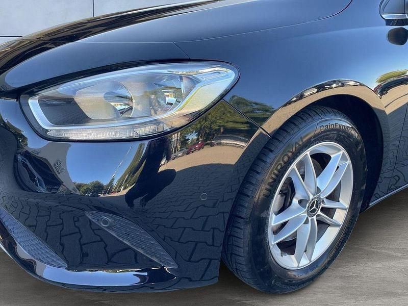 Gebraucht Mercedes B200 Style 150 PS (110 kW) 2019 Kosmosschwarz (schwarz) Van / Kleinbus