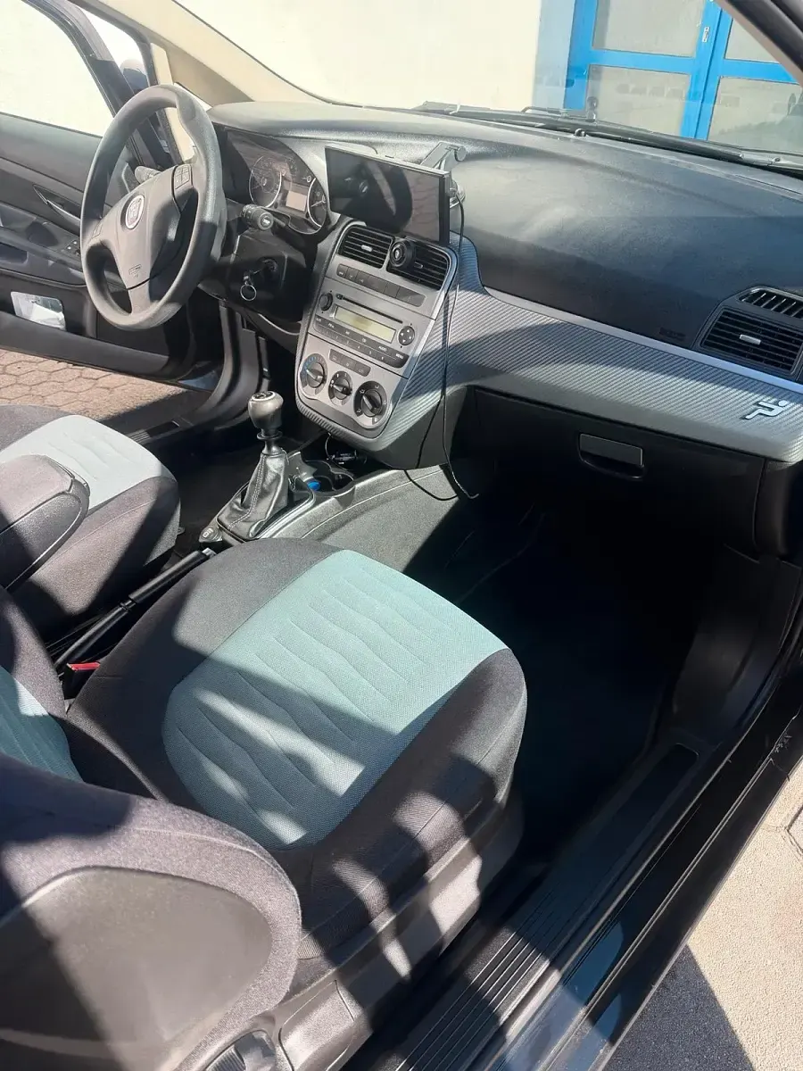 Gebraucht Fiat Grande Punto 77 PS (56 kW) 2009 Schwarz Kleinwagen