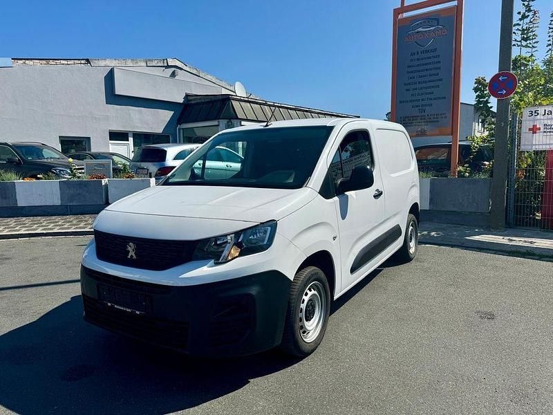 Gebraucht Peugeot Partner 110 PS (80 kW) 2020 Weiß Van / Kleinbus