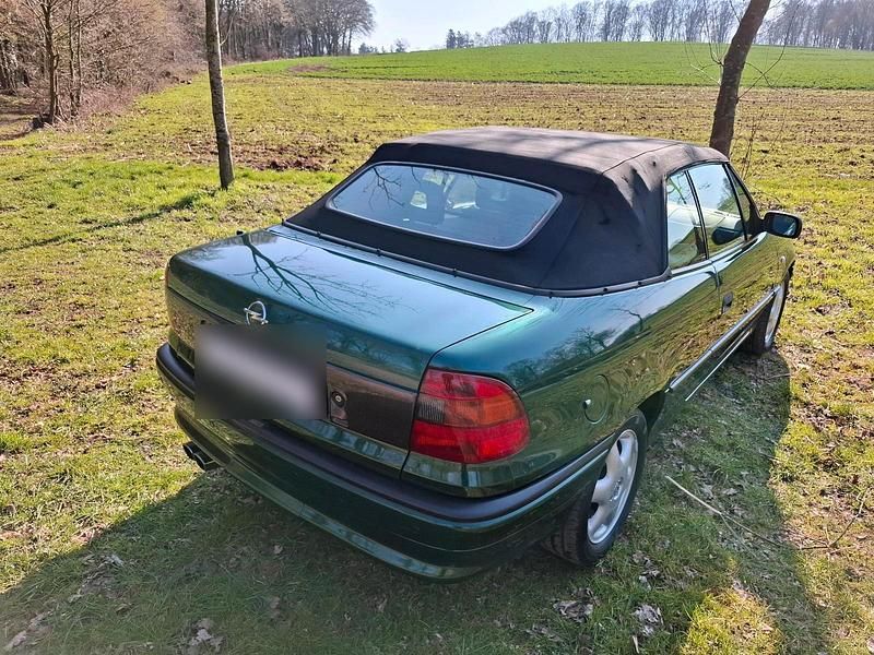 Gebraucht Opel Astra Cabriolet 75 PS (55 kW) 1998 Grün Cabrio