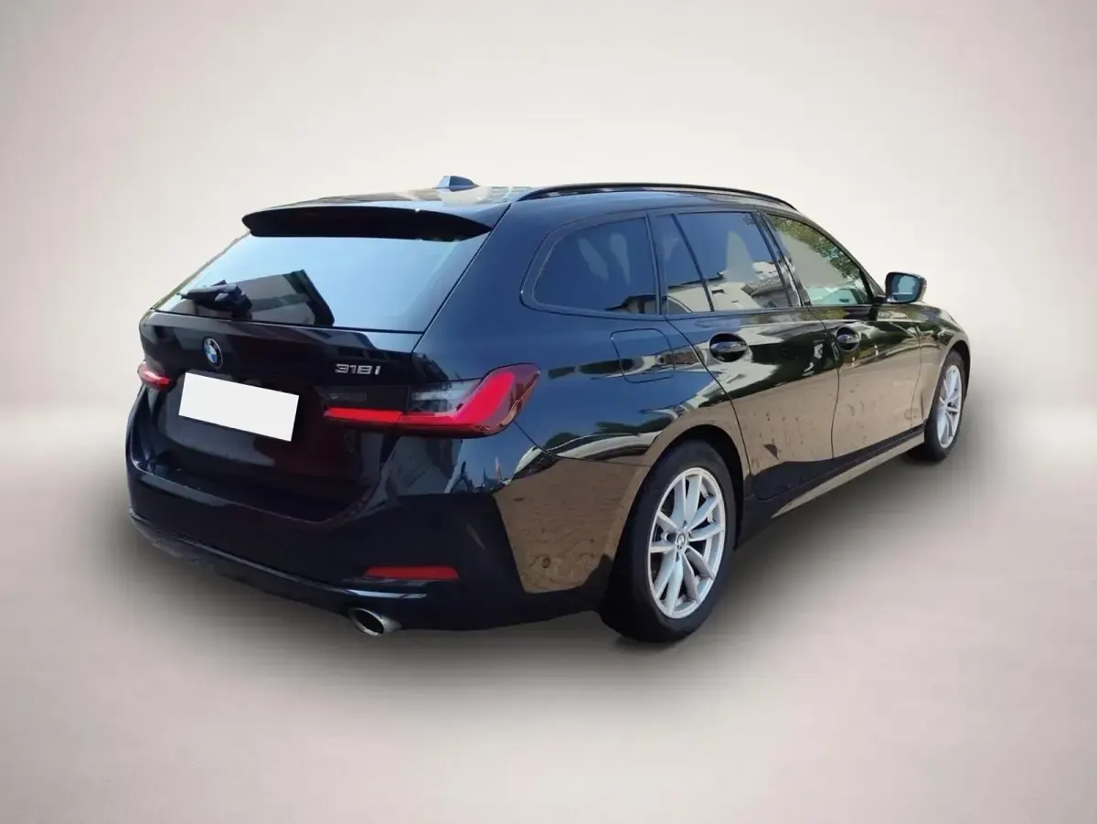 Gebraucht BMW 318 Shadowline 156 PS (114 kW) 2024 Manufacturer Kombi