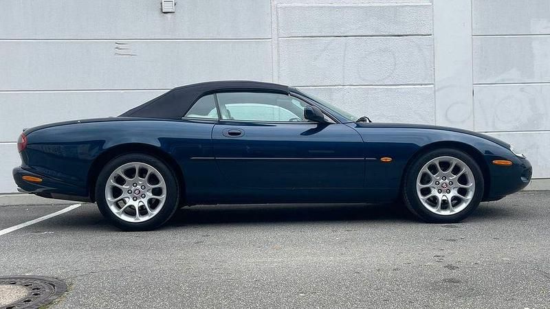 Gebraucht Jaguar XKR 363 PS (266 kW) 1998 Blau Cabrio