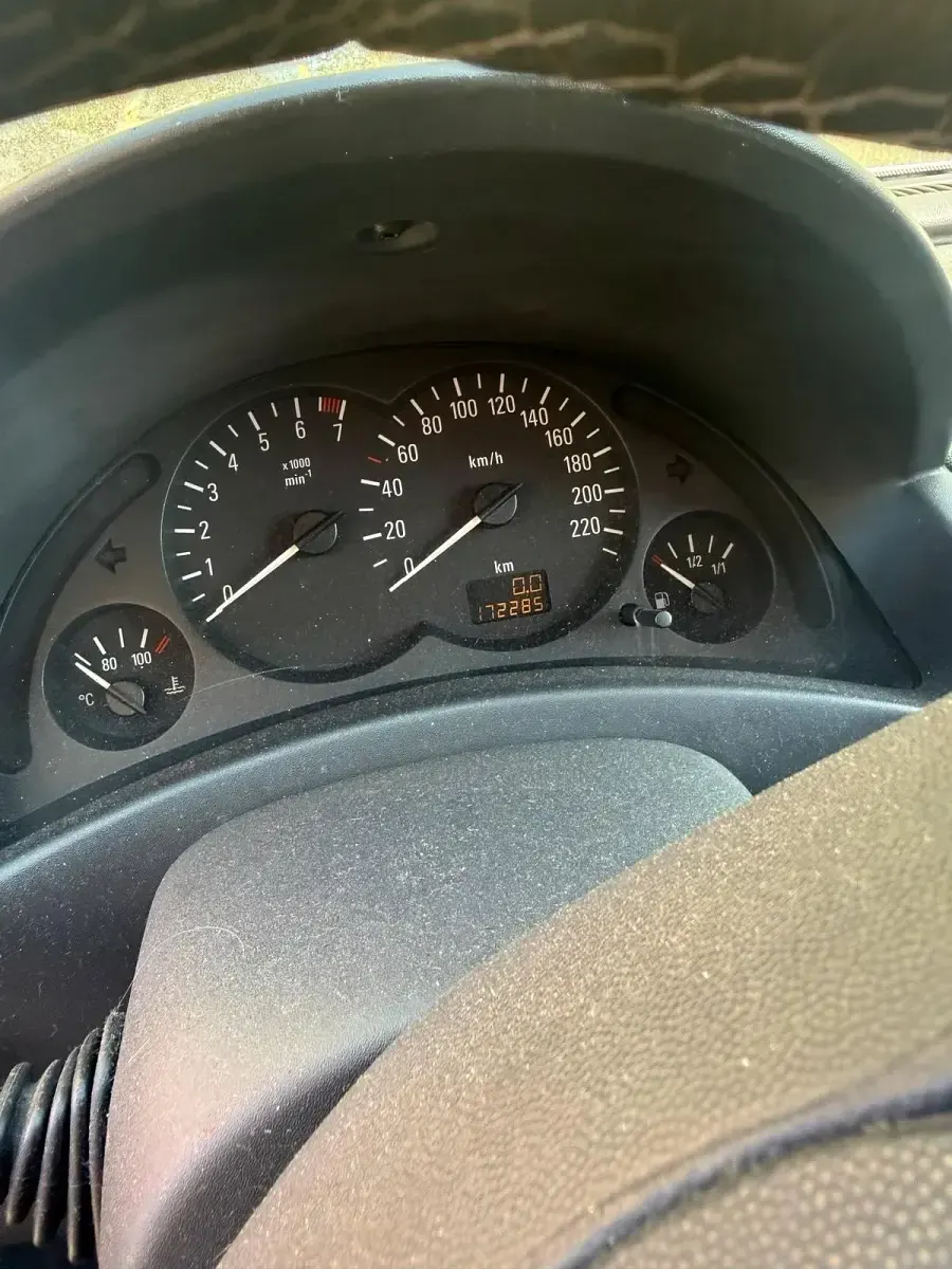 Używany Opel Corsa 75 KM (55 kW) 2003 Szary Hatchback