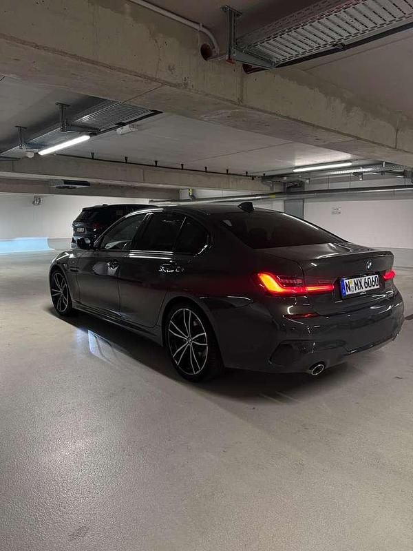 Gebraucht BMW 318 M Sport 150 PS (110 kW) 2019 Grau Limousine