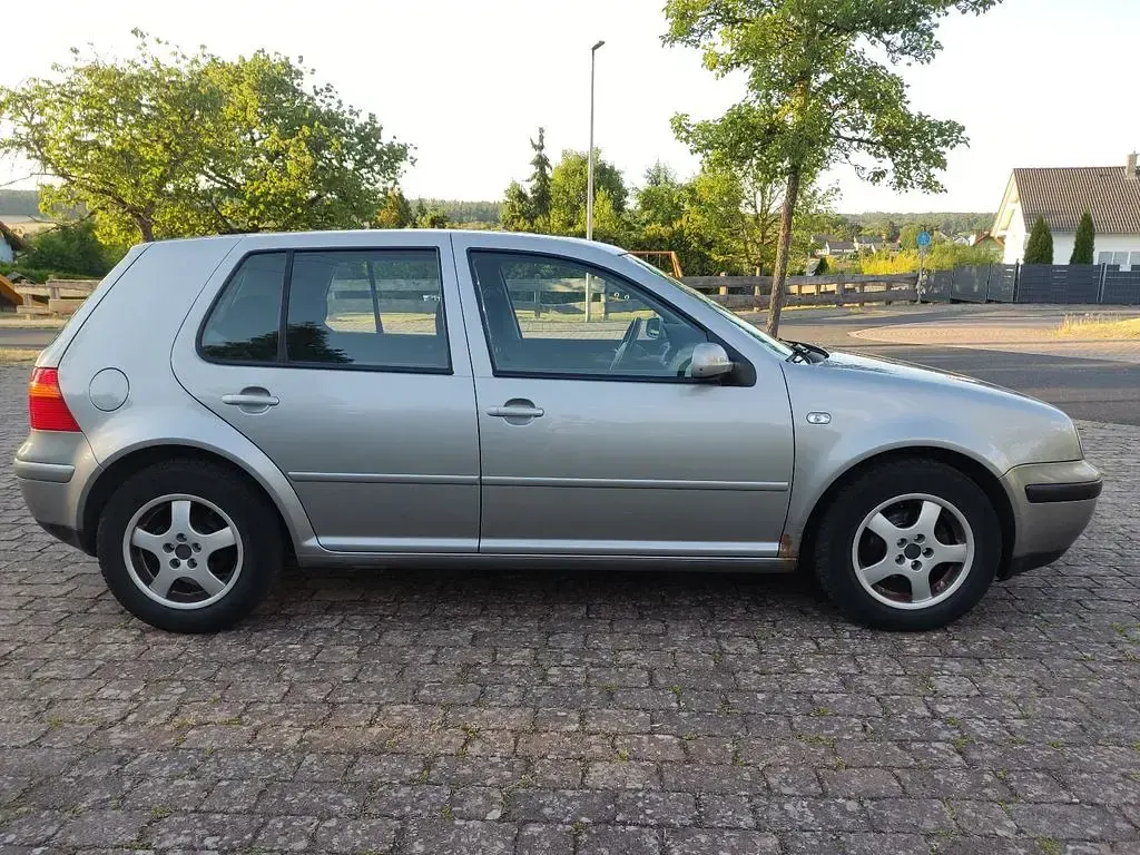 Gebraucht VW Golf IV 105 PS (77 kW) 2003 Silber Limousine