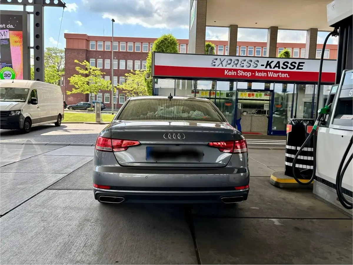 Gebraucht Audi A4 Design 150 PS (110 kW) 2019 Grau Limousine