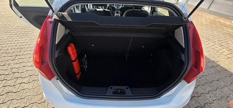 Gebraucht Ford Fiesta Titanium 82 PS (60 kW) 2012 Weiß Kleinwagen