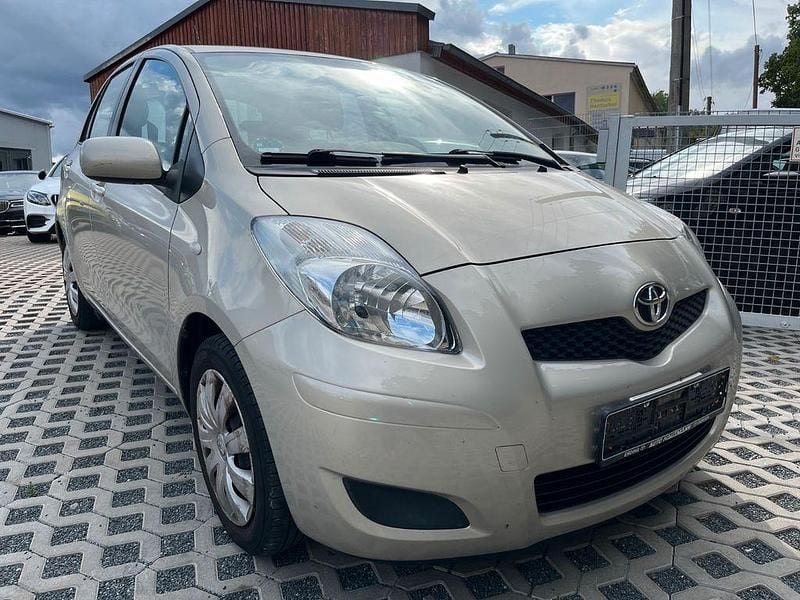 Gold Gebraucht 2009 Toyota Yaris Sol Limousine | 4.000 € (Guter Preis) - Bild 1/4