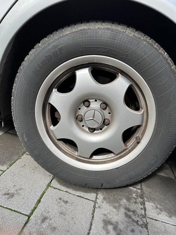 Gebraucht Mercedes E270 177 PS (130 kW) 2004 Silber Limousine