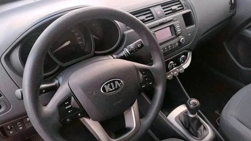Gebraucht Kia Rio 86 PS (63 kW) 2013 Rot Kleinwagen