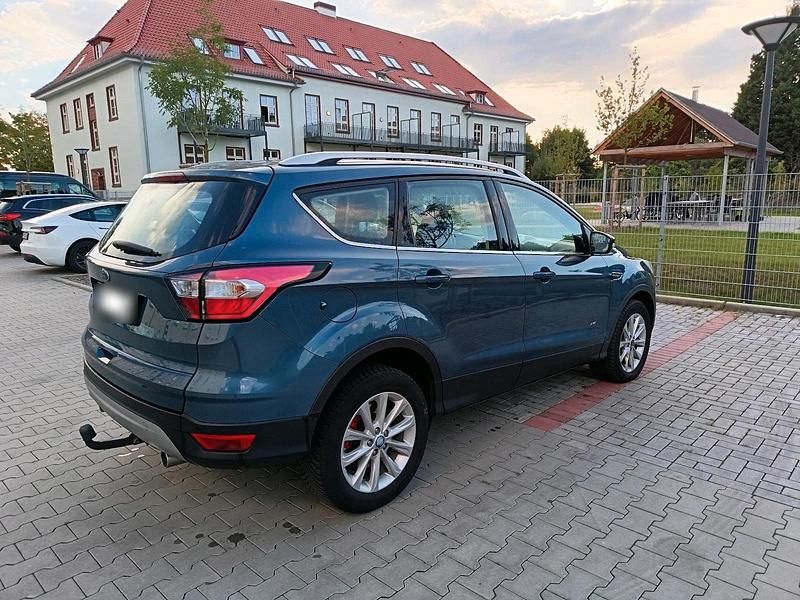 Gebraucht Ford Kuga 150 PS (110 kW) 2018 Blau SUV