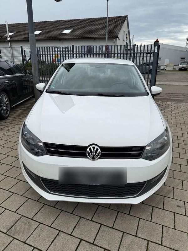 Weiß Gebraucht 2013 VW Polo Life Kleinwagen | 5.700 € (Guter Preis) - Bild 1/4
