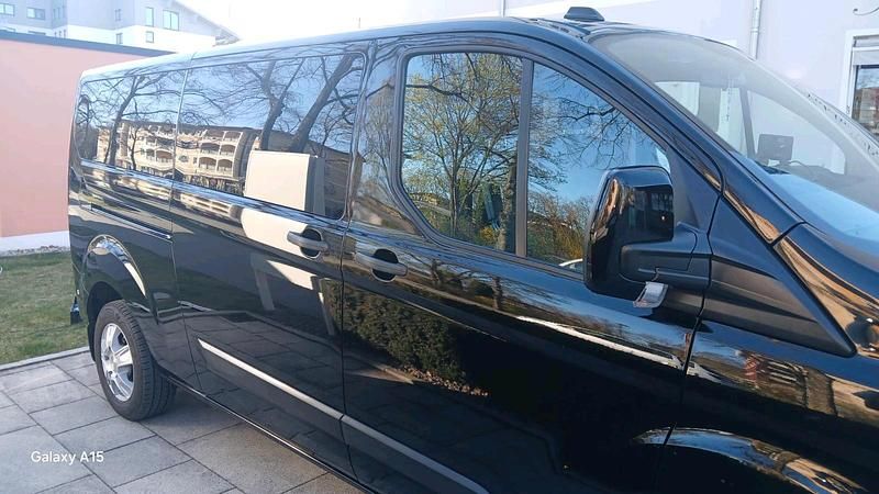 Second-hand Ford Transit Custom 107 CP (78 kW) 2020 Negru Monovolum
