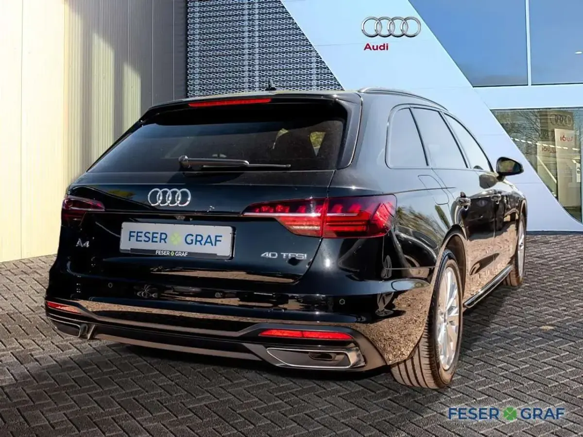 Używany Audi A4 Ambiente 204 KM (150 kW) 2022 Czarny Kombi