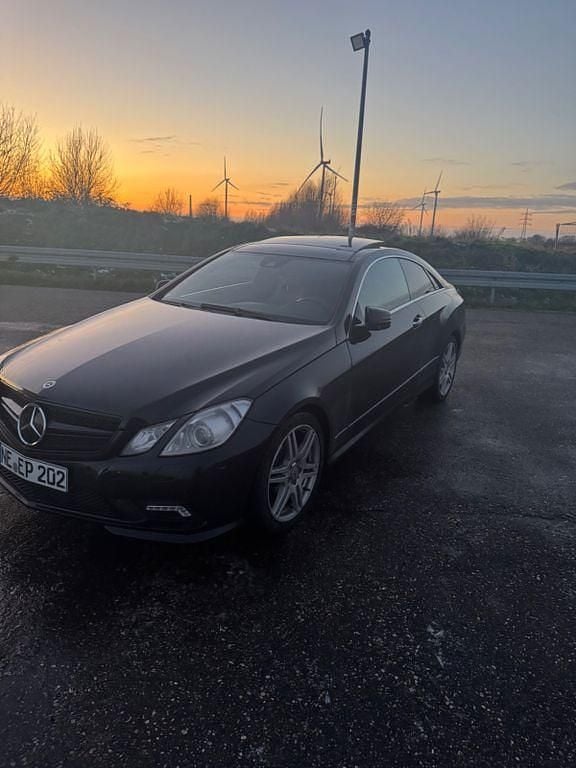 Gebraucht Mercedes E350 AMG 231 PS (169 kW) 2011 Schwarz Coupé