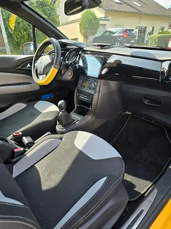 Gebraucht Citroën DS3 Chic 90 PS (66 kW) 2010 Gelb Kleinwagen