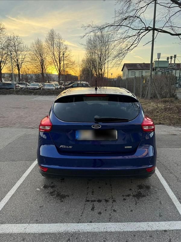 Gebraucht Ford Focus Business Edition 125 PS (91 kW) 2016 Blau Limousine