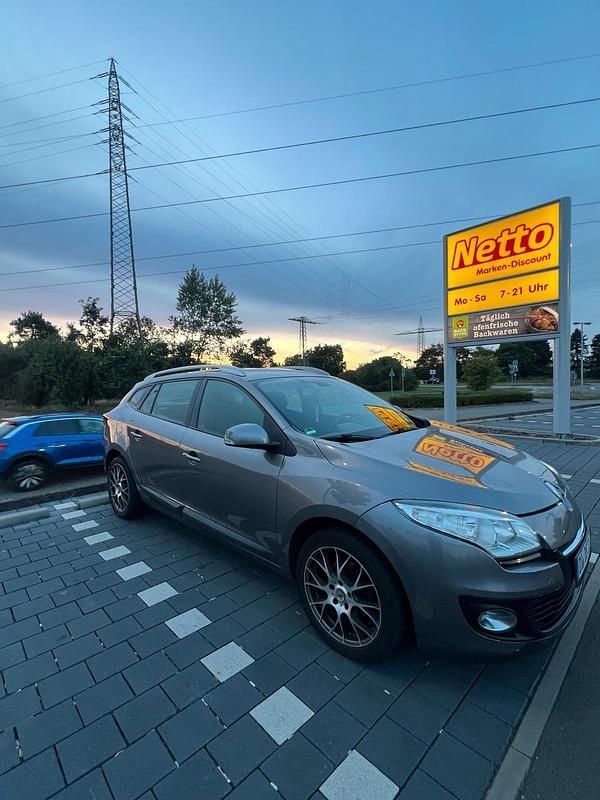 Grau Gebraucht 2013 Renault Mégane GrandTour Kombi | 4.200 € (Guter Preis) - Bild 1/4