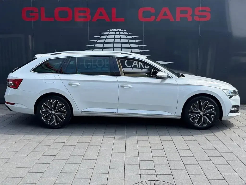Gebraucht Skoda Superb LAURIN & KLEMENT 200 PS (147 kW) 2023 Weiß Limousine