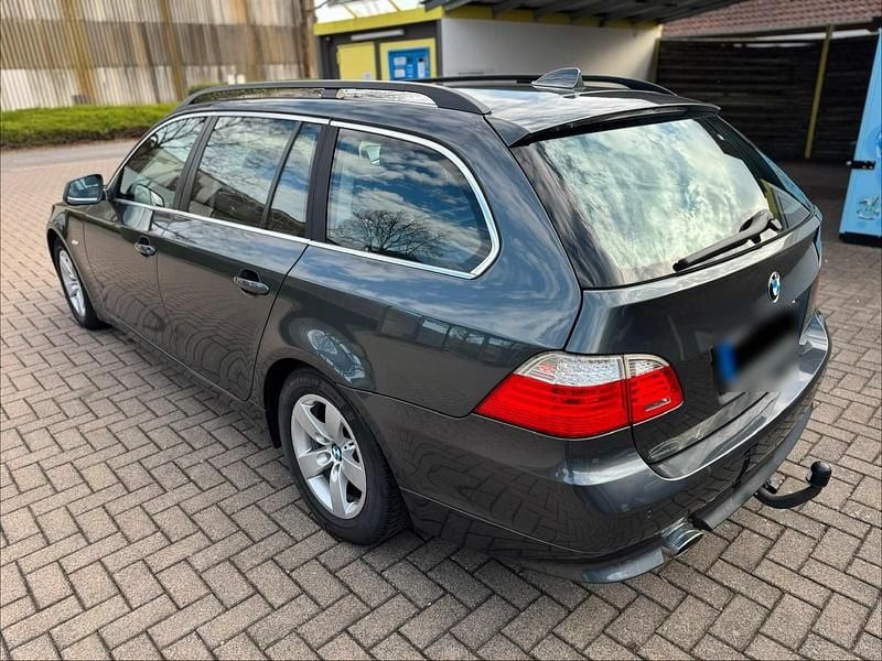 Gebraucht BMW 520 163 PS (119 kW) 2010 Grau Kombi