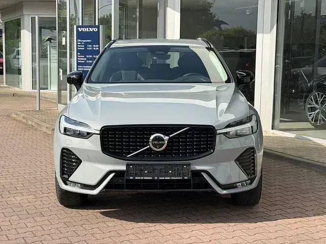 Gebraucht Volvo XC60 Plus 197 PS (144 kW) 2023 Grau SUV