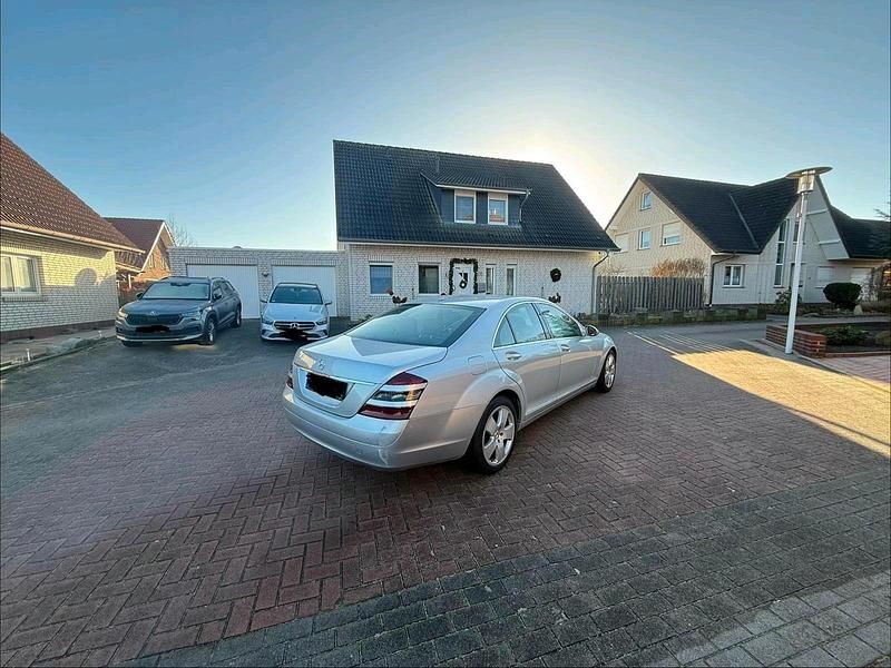 Silber Gebraucht 2008 Mercedes 320 Kombi | 7.700 € - Bild 1/4