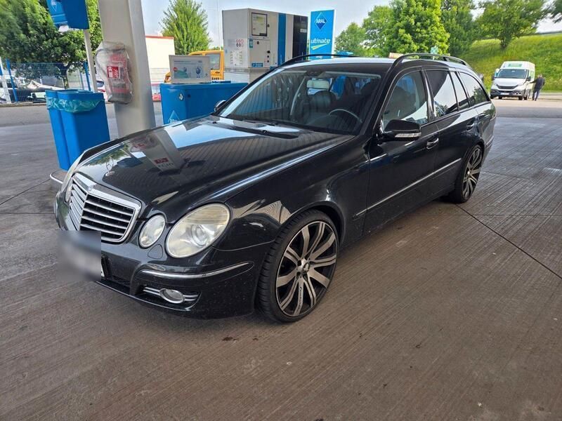 Schwarz Gebraucht 2008 Mercedes E320 Avantgarde Kombi | 4.450 € (Superpreis) - Bild 1/4