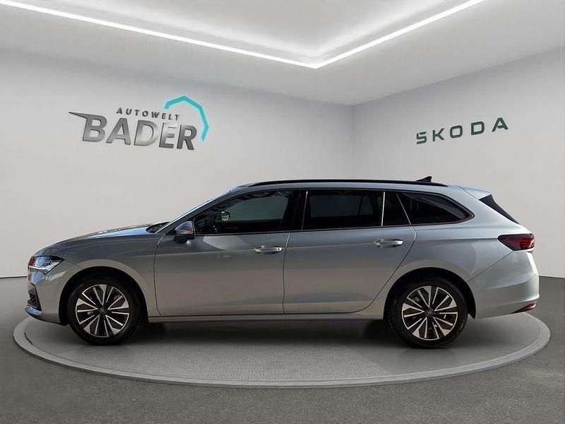 Gebraucht Skoda Superb Selection 150 PS (110 kW) 2025 Pebble silber metallic Kombi