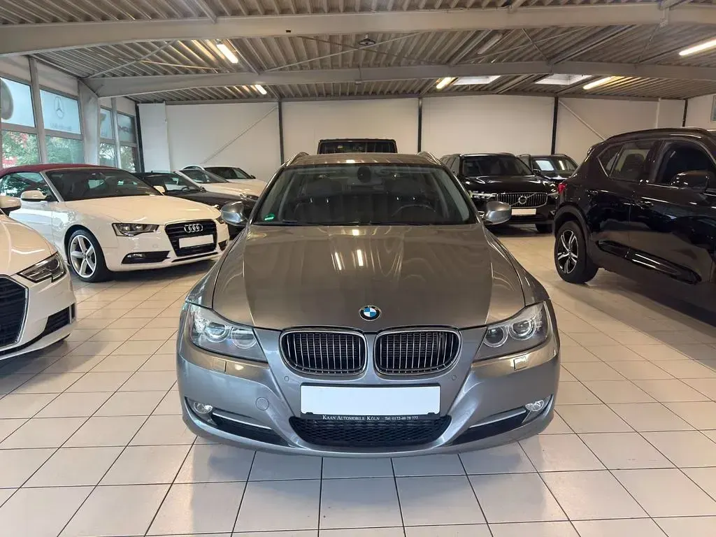 Gebraucht BMW 320 184 PS (135 kW) 2012 Grau Limousine