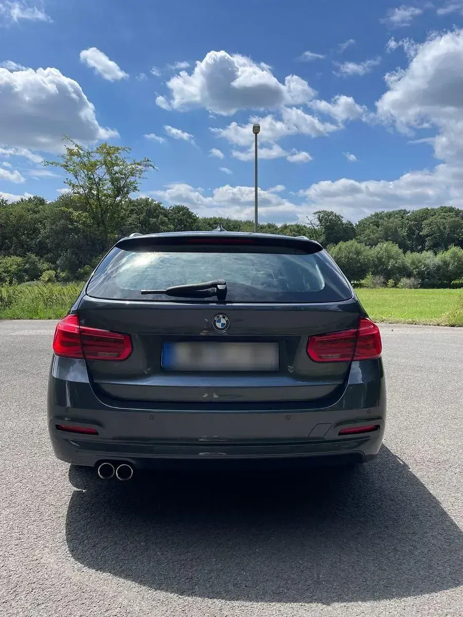 Gebraucht BMW 320 190 PS (139 kW) 2017 Grau Kombi