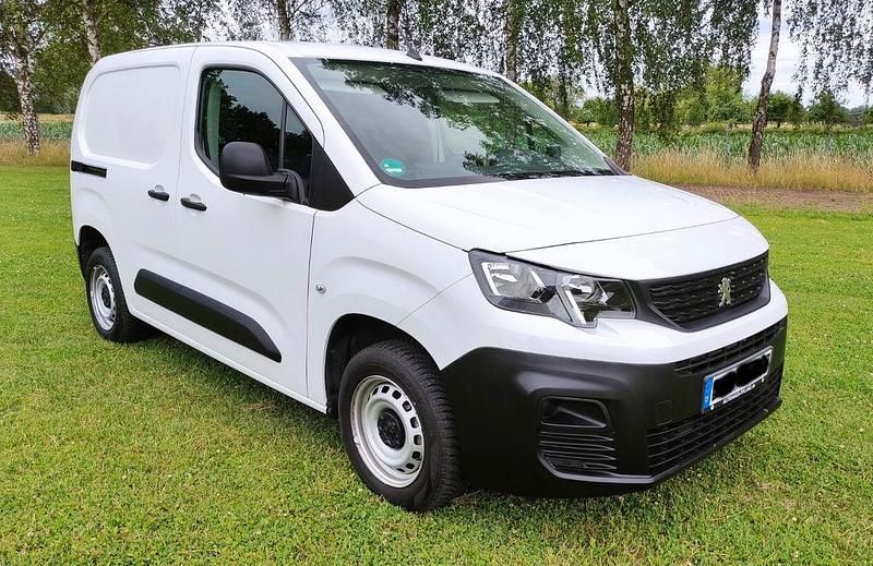 Weiß Gebraucht 2019 Peugeot Partner Van / Kleinbus | 11.500 € (Guter Preis) - Bild 1/4
