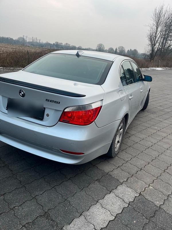 Gebraucht BMW 525 218 PS (160 kW) 2005 Silber Limousine