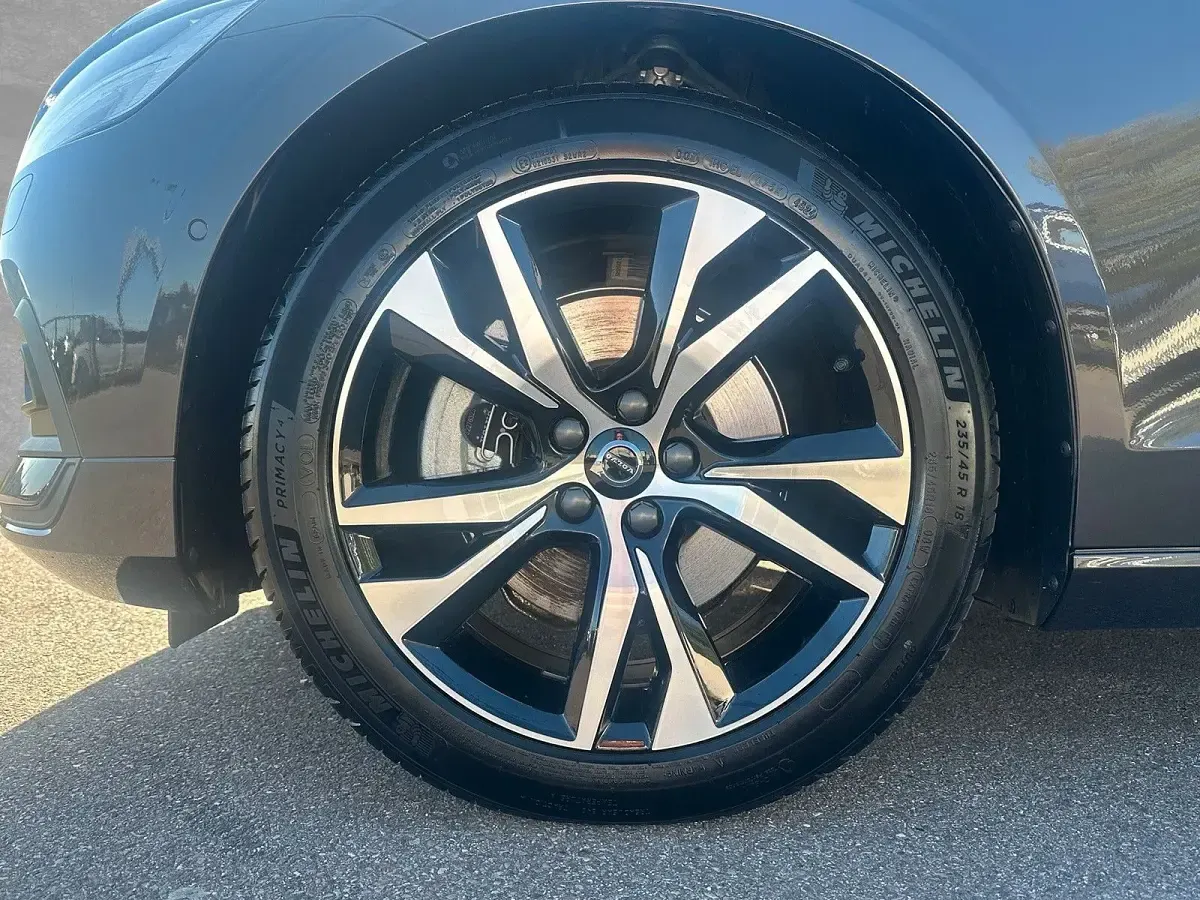 Second-hand Volvo V60 Core 197 CP (144 kW) 2025 Gri Break