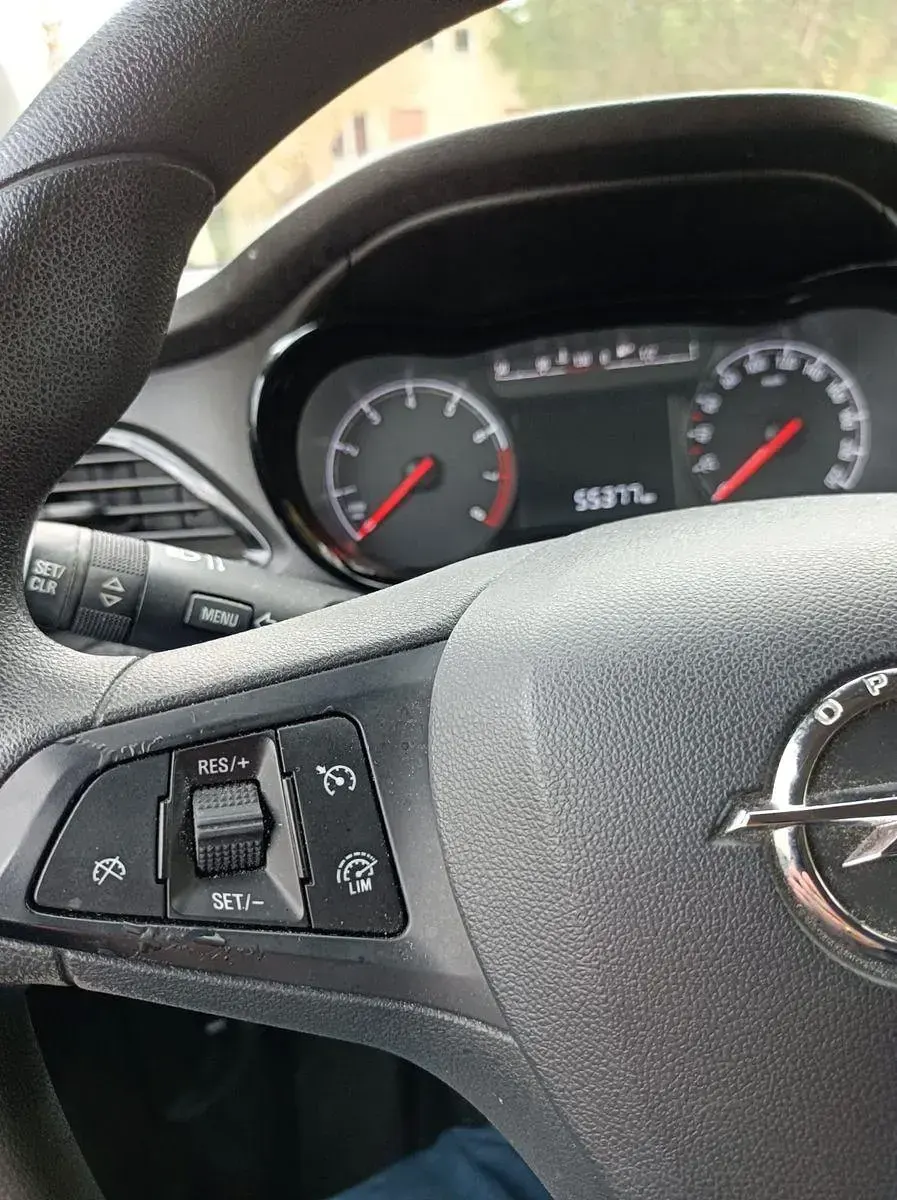 Używany Opel Karl Edition 75 KM (55 kW) 2015 Niebieski Hatchback