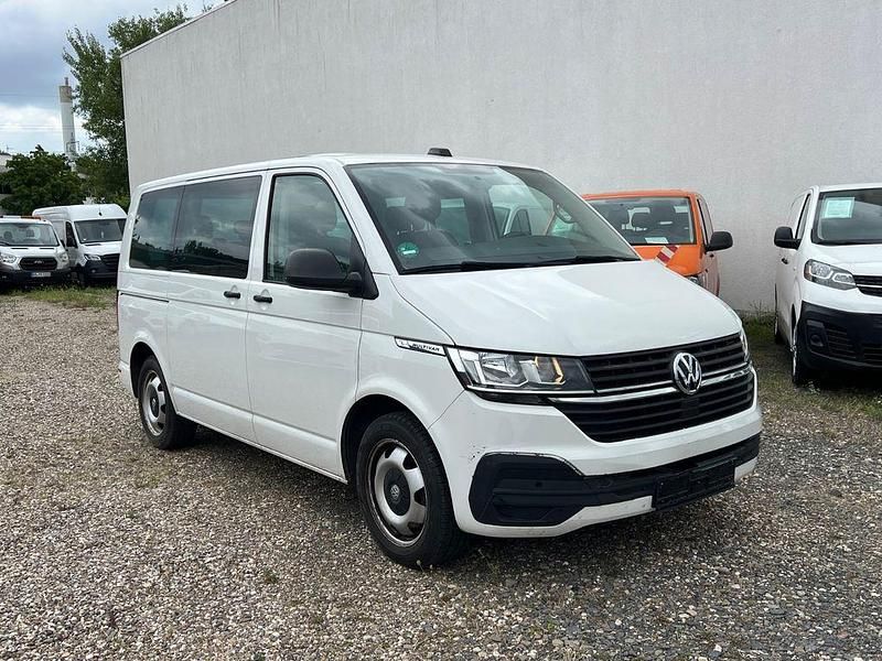 Weiß Gebraucht 2022 VW T6.1 Family Van | 37.990 € (Superpreis) - Bild 1/4