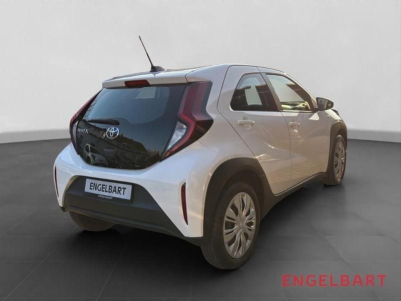 Gebraucht Toyota Aygo X X-play 72 PS (52 kW) 2022 Pure) white ii (weiss SUV